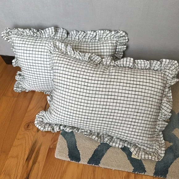 Frontgate Ruffled Pillows - 20” x 14” - Picture 8 of 16